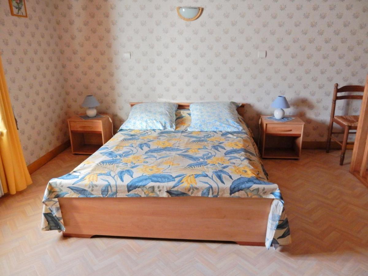 Spacious Holiday Home Near The Forest Esmoulieres Quarto foto